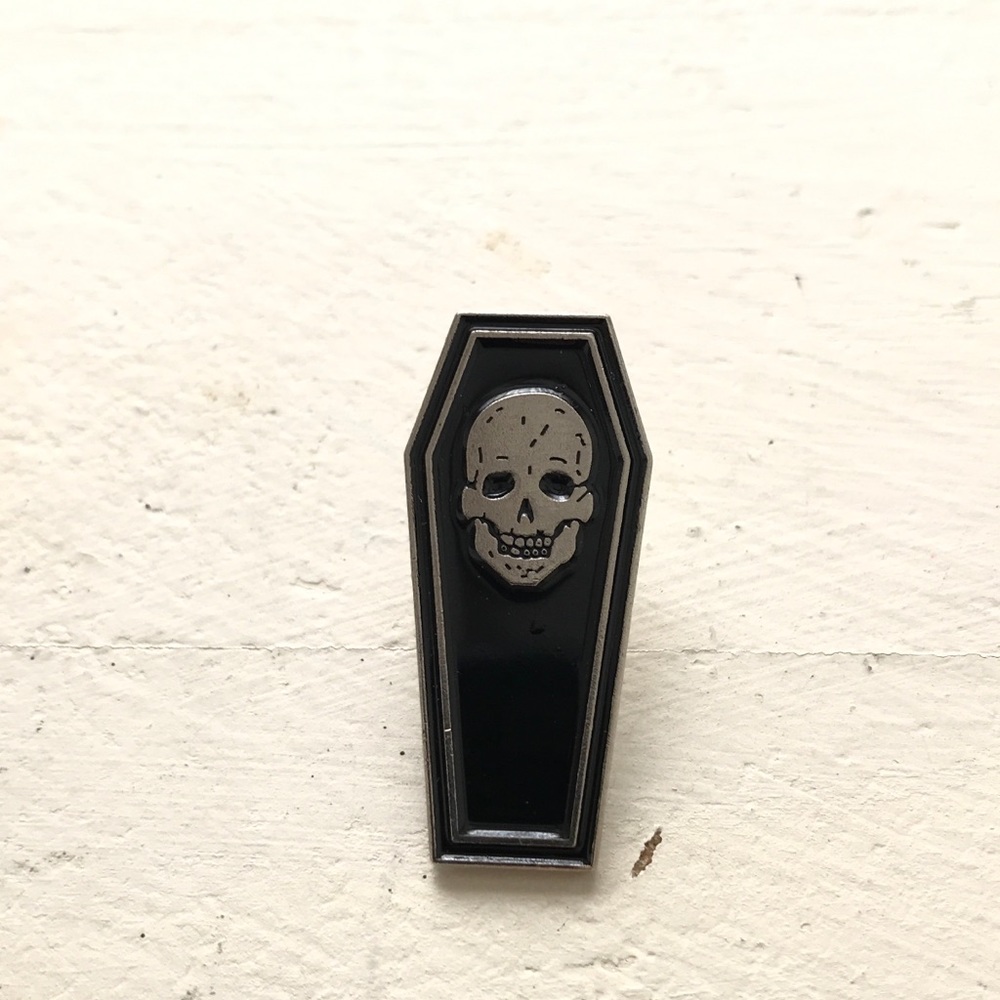 💀⚰️ Skull Coffin Pin